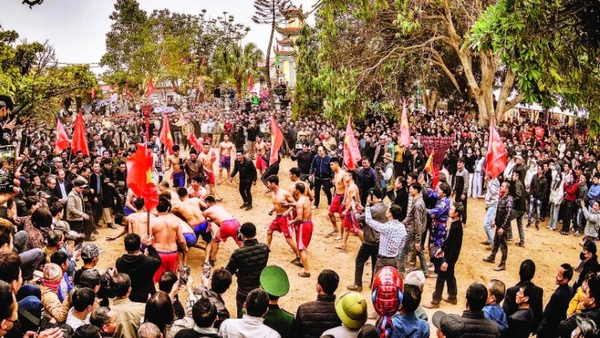 Lễ hội vật cầu đền Hét diễn ra tại xã Thái Ninh (tỉnh Hưng Yên) dịp đầu xuân.