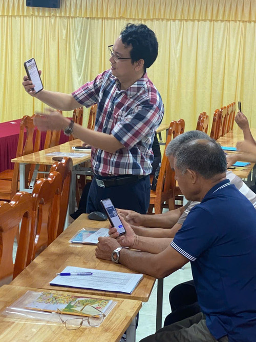 Chuyên gia tư vấn, Tiến sĩ Nguyễn Thanh Phong (Học viện Nông nghiệp Việt Nam) chia sẻ ứng dụng công nghệ phát triển sản phẩm mật ong gắn với tiêu chuẩn OCOP. 4-5681.jpg