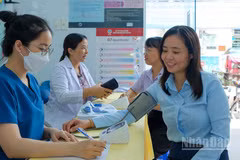 Tại 168 điểm là các trạm y tế phường, xã, đặc khu trên địa bàn thành phố cũng đồng loạt triển khai khám sức khỏe, tầm soát miễn phí cho người dân.