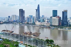 Cầu đi bộ vượt sông Sài Gòn sau hơn 9 tháng khởi công.