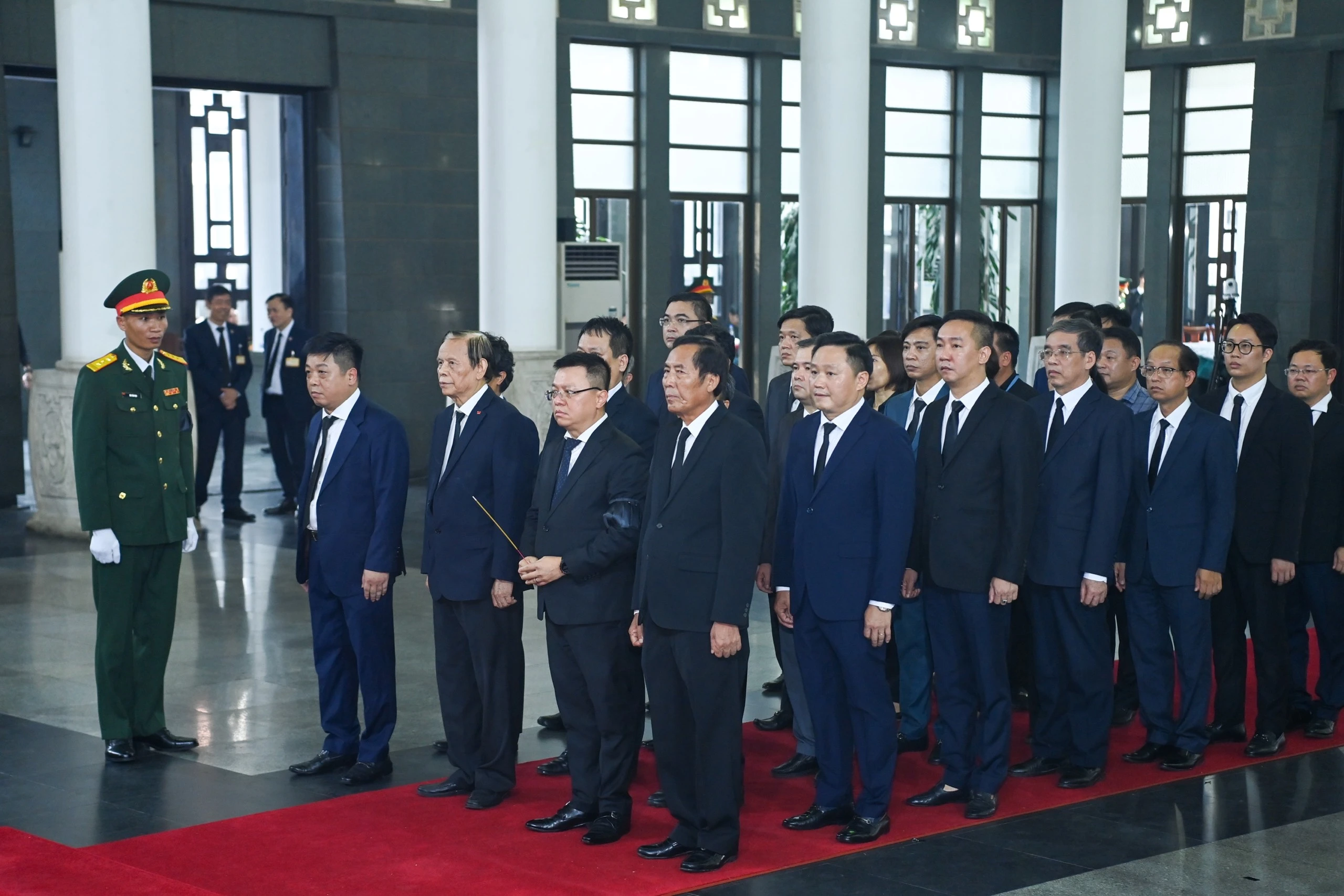 Đoàn cán bộ, phóng viên Báo Nhân Dân viếng Tổng Bí thư Nguyễn Phú Trọng 