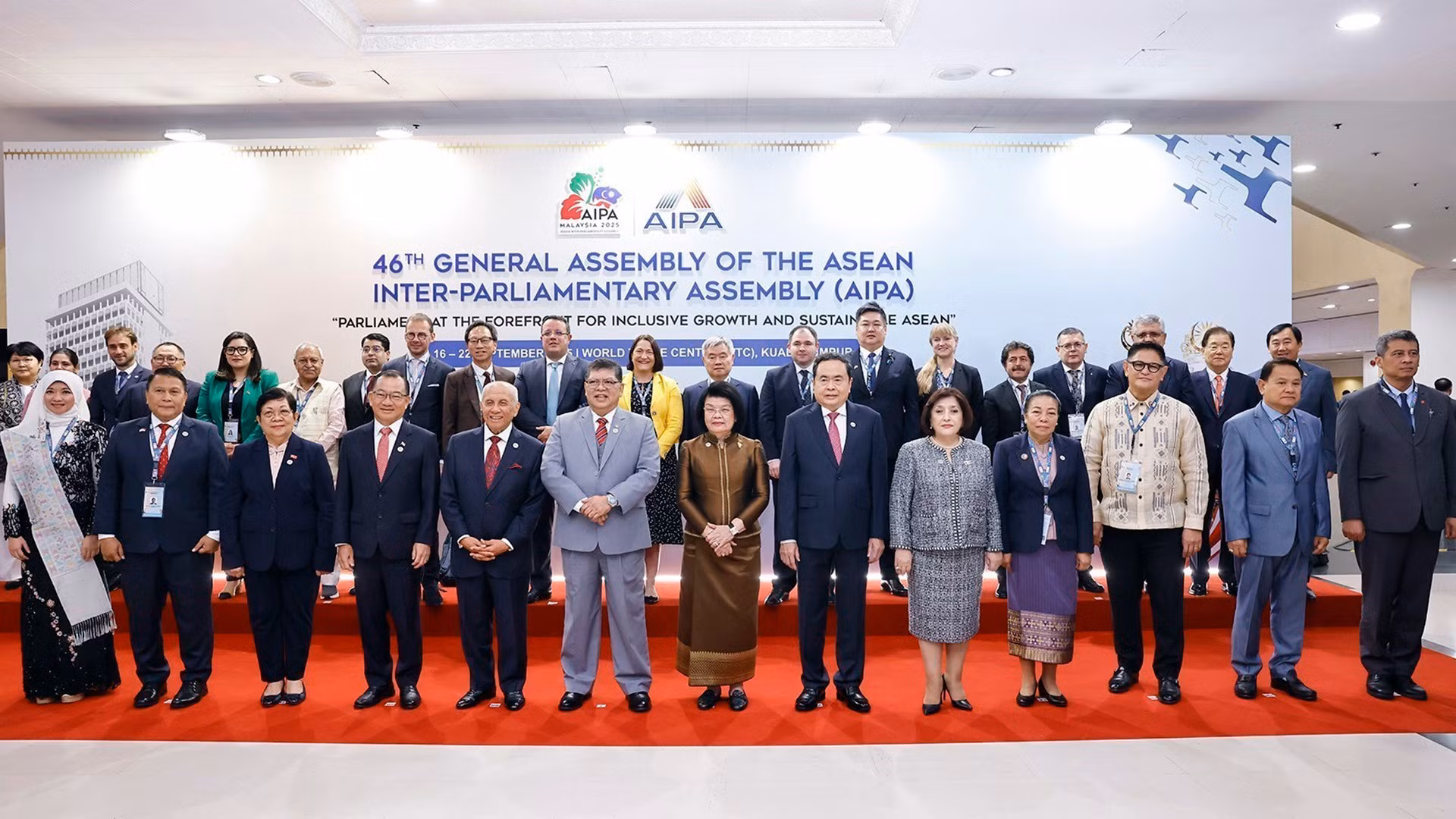 vna-potal-cac-truong-doan-nghi-vien-thanh-vien-aipa-chup-anh-chung-8281745-1.jpg