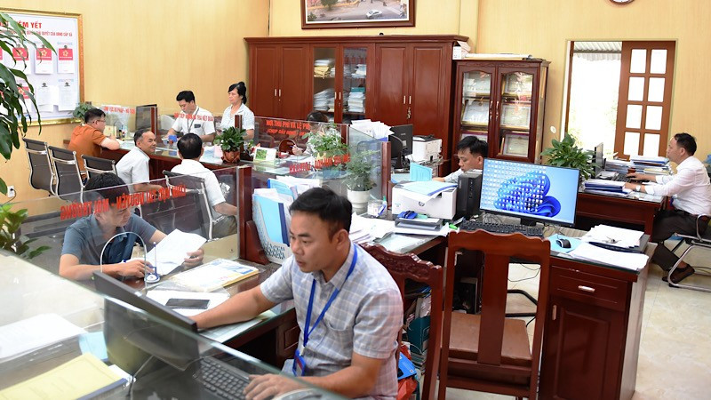 Chuyển đổi số giúp cho chính quyền xã Giao Phong, huyện Giao Thủy (Nam Định) phục vụ tốt hơn, "ghi điểm" với người dân trên địa bàn. (Ảnh tư liệu) img-2025-06-30-035259.jpg