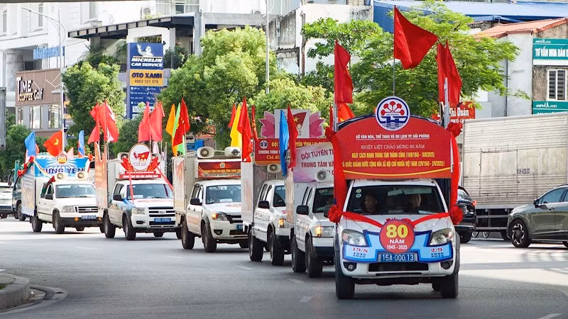 Diễu hành xe tuyên truyền trên nhiều tuyến phố tại Hải Phòng.