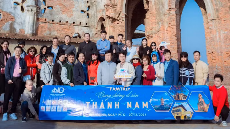 Đoàn famtrip khảo sát theo chuyên đề "Cung đường di sản Thành Nam" năm 2024. (Ảnh tư liệu: VĂN HUỲNH)