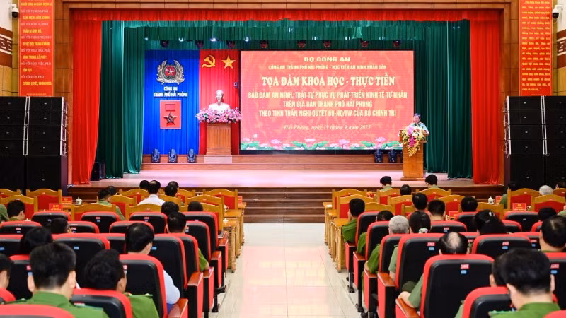 Quang cảnh Tọa đàm khoa học - thực tiễn do Công an thành phố Hải Phòng phối hợp với Học viện An ninh nhân dân tổ chức.