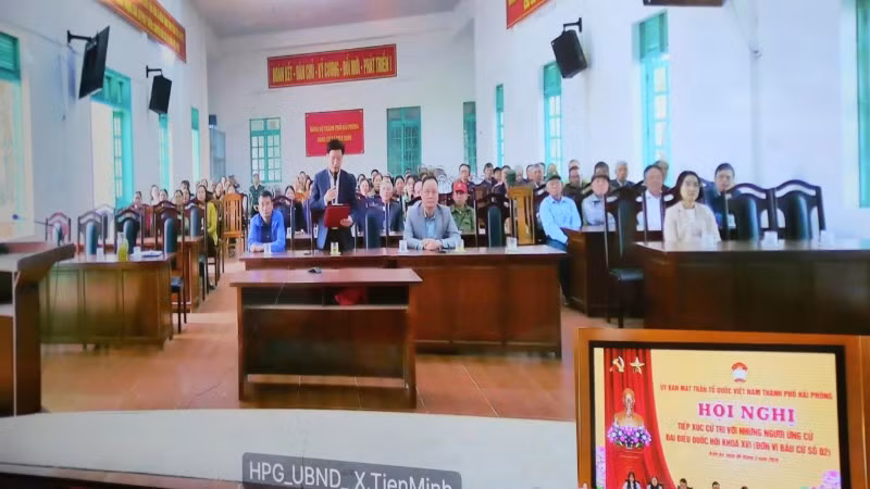 Một điểm cầu trực tuyến hội nghị tiếp xúc cử tri vận động bầu cử ở Hải Phòng được tổ chức bằng hình thức trực tiếp kết hợp trực tuyến rất thuận lợi.