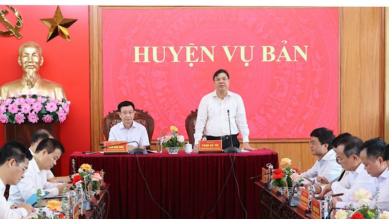 Ban Thường vụ Tỉnh ủy Nam Định làm việc với huyện Vụ Bản (Nam Định) về kết quả thực hiện nhiệm vụ chính trị của huyện 7 tháng đầu năm 2024; phương hướng nhiệm vụ đến hết nhiệm kỳ Đại hội Đảng bộ huyện lần thứ 20. (Ảnh tư liệu) img-2025-06-28-113012.jpg