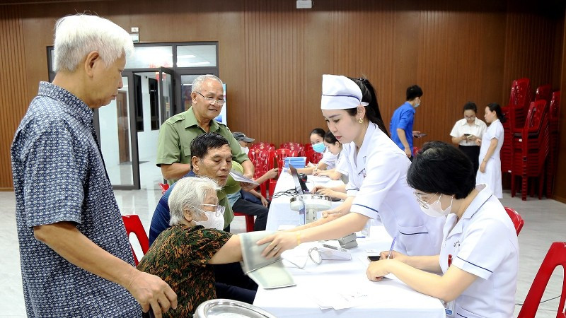 Khám sức khỏe và cấp thuốc miễn phí cho người có công ở phường Phù Liễn (Hải Phòng). phu-lien-7050.jpg
