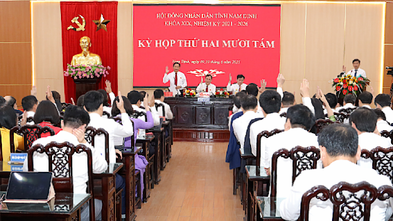 Hội đồng nhân dân tỉnh Nam Định khoá XIX, nhiệm kỳ 2021-2026 biểu quyết thông qua các nghị quyết tại kỳ họp thứ 28.