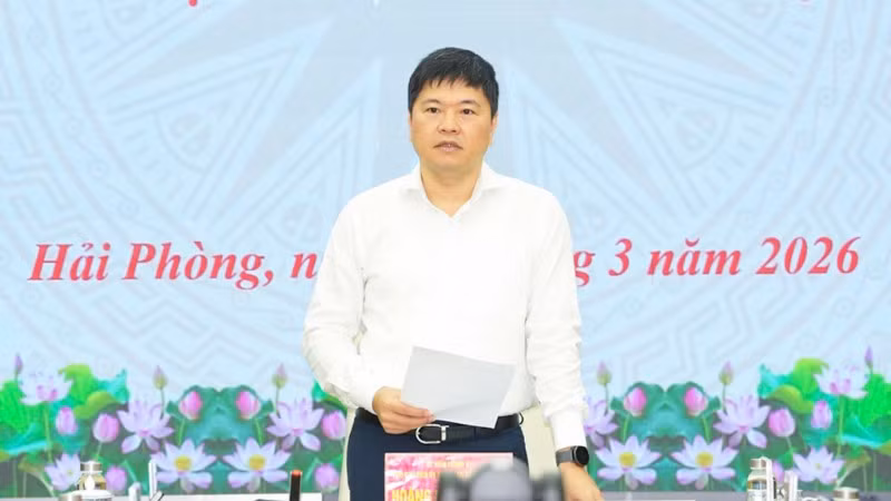 Phó Chủ tịch Ủy ban nhân dân thành phố Hải Phòng Hoàng Minh Cường chia sẻ sâu sắc với những khó khăn, áp lực mà các doanh nghiệp nhập khẩu, kinh doanh xăng, dầu, khí qua cảng Hải Phòng.