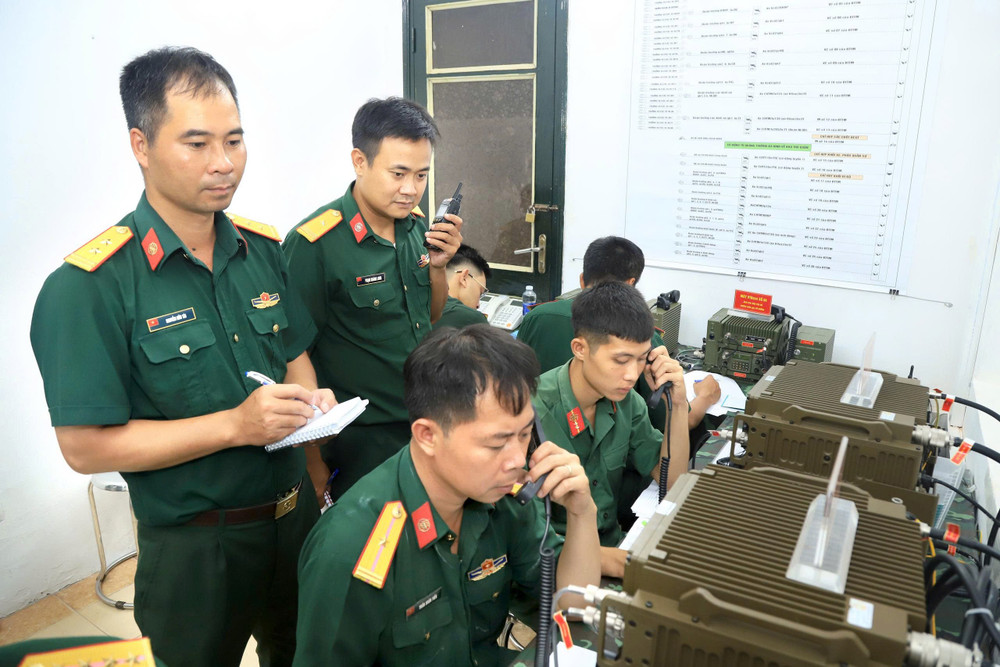 Lực lượng thông tin bảo đảm thông tin, liên lạc thông suốt. z6870637294430-7225c551591ab5efb0206fb9e45e2dc0.jpg