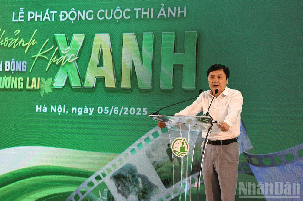 Ông Nguyễn Trung Thắng - Phó Giám đốc Ban Quản lý Dự án Đô thị xanh, Phó Viện trưởng Viện Chiến lược, Chính sách Nông nghiệp và Môi trường phát biểu khai mạc Cuộc thi. ndo_br_1-phat-dong-cuoc-thi-moi-truong.jpg
