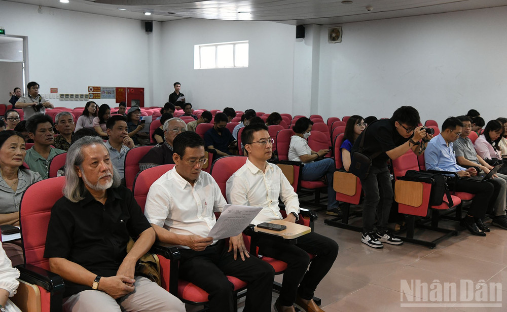 Sự kiện có sự tham dự của lãnh đạo Ban Quản lý Dự án, đại diện các tổ chức quốc tế, tổ chức phi chính phủ (NGO), cơ quan báo chí, chuyên gia môi trường và đông đảo nghệ sĩ nhiếp ảnh. ndo_br_2-phat-dong-cuoc-thi-moi-truong.jpg