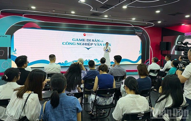 Đông đảo bạn trẻ có mặt tại tọa đàm góp phần tạo nên không gian đối thoại cởi mở, nơi di sản được nhìn nhận, tiếp cận và kể lại bằng những cách thức mới mẻ, hiện đại. ndo_br_quang-canh-toa-dam-2.jpg