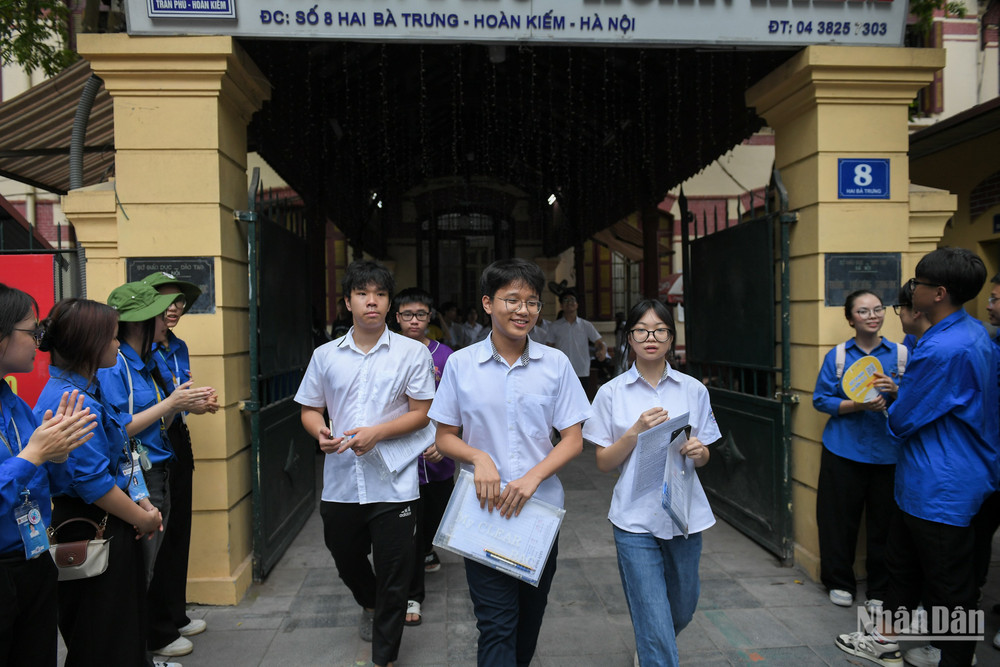 Thí sinh tại Kỳ thi tuyển sinh vào lớp 10 Hà Nội (Ảnh: THẾ ĐẠI)