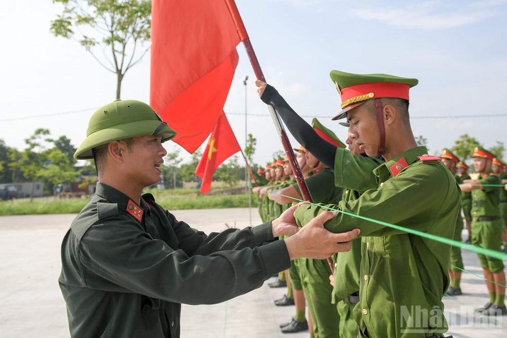Hiện các chiến sĩ đang bước vào giai đoạn cuối của khóa huấn luyện cơ bản - nền tảng mang tính quyết định để chuẩn bị chuyển sang giai đoạn huấn luyện nâng cao, hợp luyện theo cụm, sơ duyệt và tiến tới tổng duyệt cấp Nhà nước. ndo_br_a80-chuong-my-0129.jpg