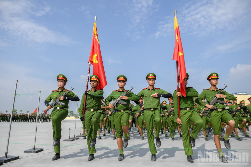 Lực lượng quản lý huấn luyện thường xuyên theo dõi, cập nhật diễn biến thời tiết để kịp thời báo cáo, điều chỉnh lịch tập phù hợp với thể trạng của học viên. ndo_br_a80-chuong-my-9440.jpg