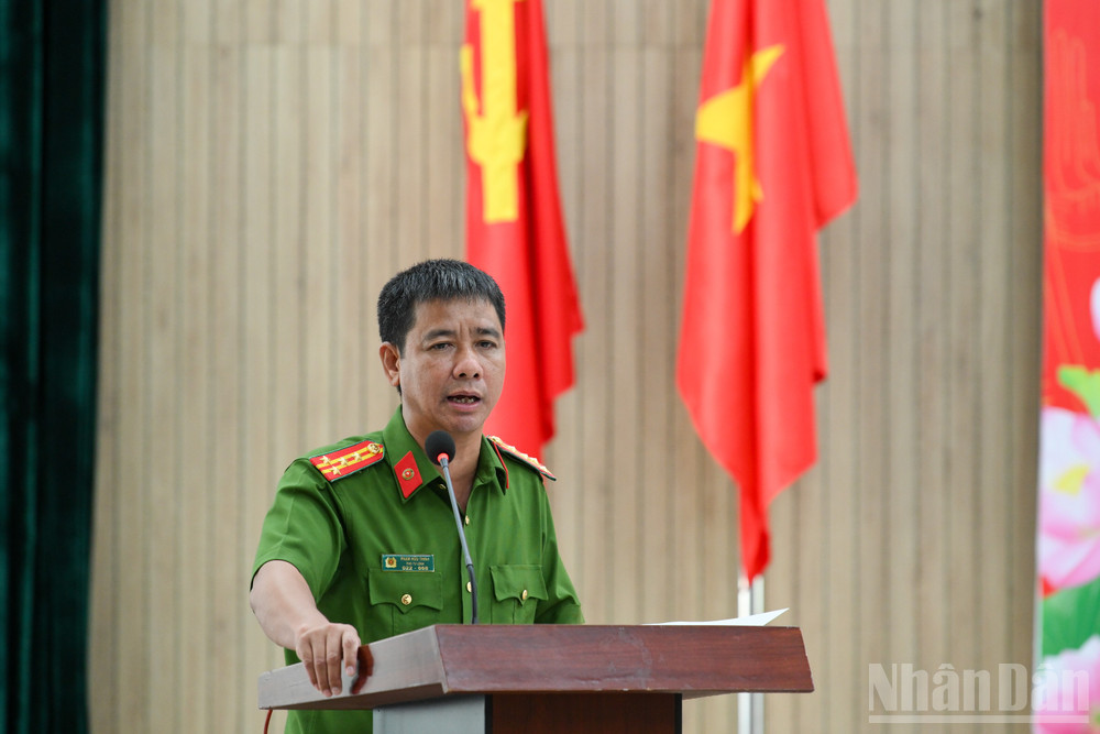 Đại tá Phạm Hữu Thinh, Phó Tư lệnh Cảnh sát cơ động, Phó trưởng Tiểu ban diễu binh, diễu hành Bộ Công an, Chỉ huy trưởng Sở Chỉ huy diễu binh, diễu hành phát biểu tại sự kiện. ndo_br_so-ket-gd1-a80-6350.jpg