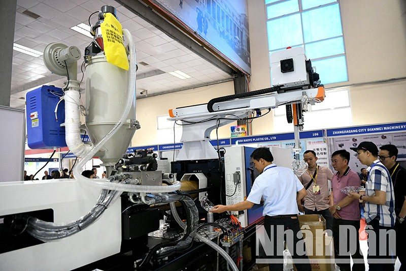 Triển lãm giúp công chúng tiếp cận với nhiều máy móc hiện đại, vật liệu tiên tiến và giải pháp tái chế bền vững. 5-trien-lam-nhua-2025.jpg