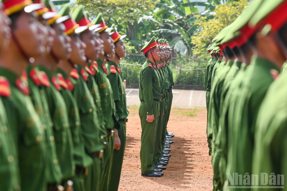 Mỗi chiến sĩ đều phải tuân thủ tác phong và quan trọng là đứng đúng các vị trí đã quy định. ndo_br_a80-yen-bai-8337.jpg