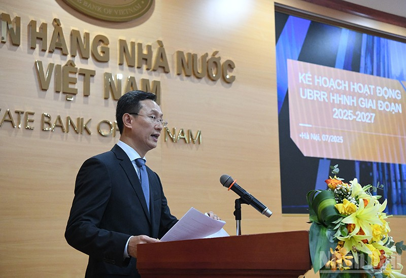 Ông Lê Thanh Tùng, Thành viên Hội đồng quản trị VietinBank, Chủ nhiệm Ủy ban Rủi ro phát biểu tại buổi Lễ. ndo_br_3-chu-tich-hoi-phat-bieu.jpg