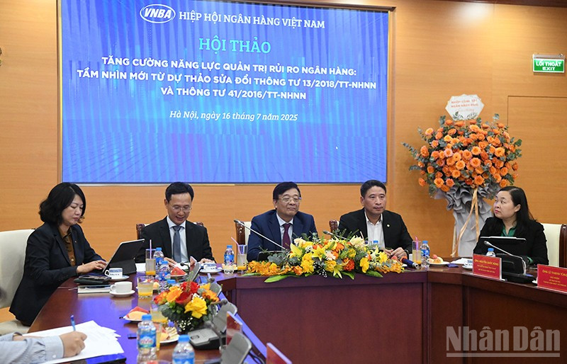 Chủ tọa Hội thảo. ndo_br_4-chu-toa-hoi-thao.jpg
