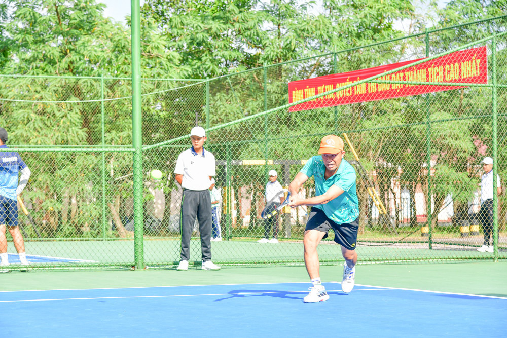 Vận động viên thi đấu môn quần vợt. 4.jpg