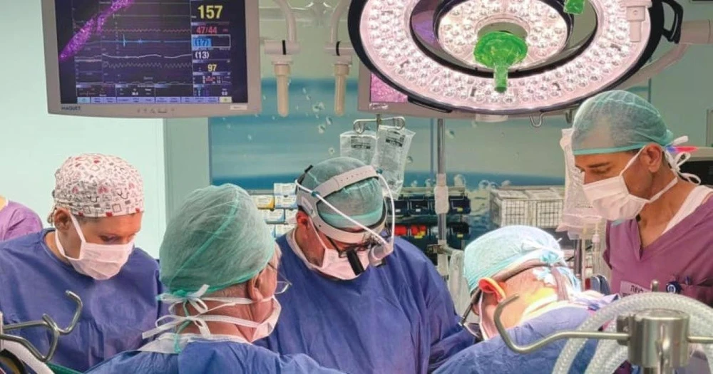 Ca phẫu thuật kéo dài 7 giờ đồng hồ. (Ảnh: Trung tâm Y tế Đại học Hadassah)