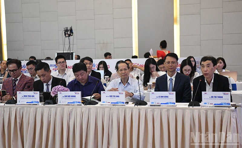 Tiến sĩ Võ Trí Thành - Viện trưởng Viện nghiên cứu chiến lược thương hiệu và cạnh tranh điều phối tọa đàm. ndo_br_3-dai-bieu-tham-du.jpg