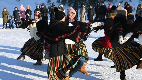 [Video] Rộn ràng lễ hội múa dân gian mùa đông của người Estonia 