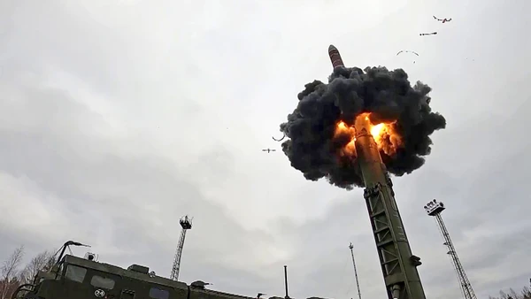 [Video] Nga phô diễn sức mạnh hạt nhân cơ động với tên lửa Yars