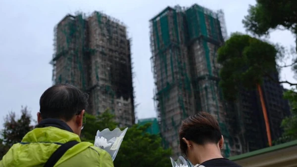 [Video] Cháy chung cư ở Hong Kong: 159 người "mất tích" được xác nhận an toàn
