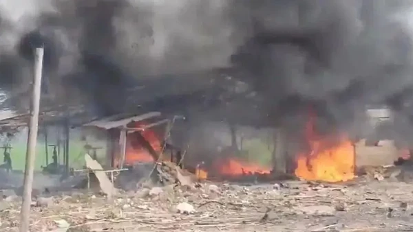 [Video] Nổ nhà máy pháo hoa ở Ấn Độ, hơn 20 người thiệt mạng