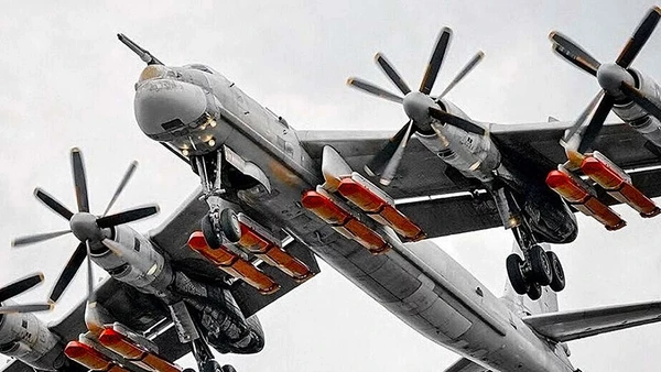 [Video] Máy bay ném bom TU-95MS của Nga tuần tra trên biển Nhật Bản