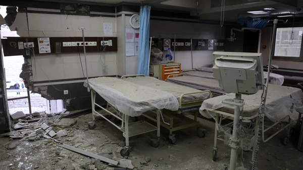 [Video] Nhiều bệnh viện bị trúng bom, Iran tiến hành sơ tán bệnh nhân khẩn cấp