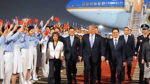 [Video] Dàn tỉ phú công nghệ tháp tùng Tổng thống Mỹ D. Trump thăm Trung Quốc