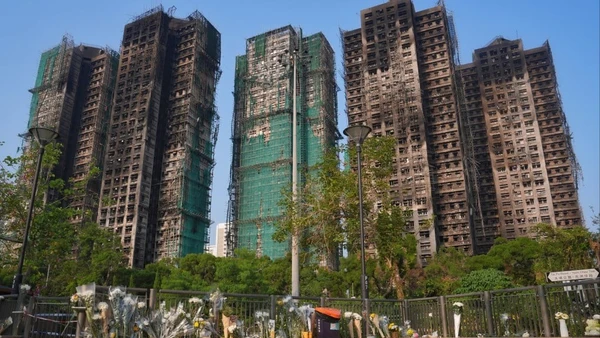 [Video] Tranh cãi về kế hoạch xử lý chung cư cháy Wang Fuk Court tại Hong Kong