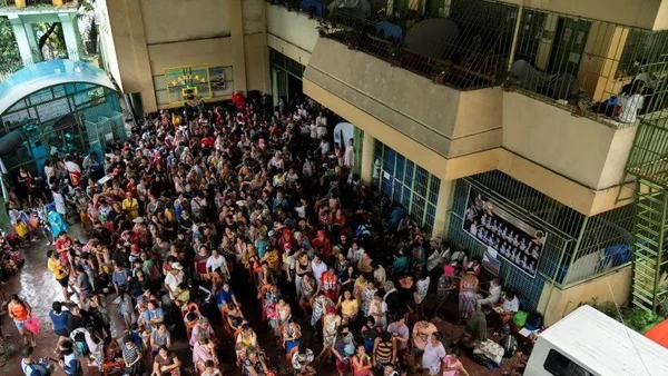 [Video] Siêu bão Phượng Hoàng đổ bộ, hàng triệu người tại Philippines sơ tán khẩn cấp 