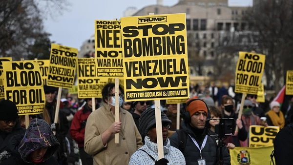 [Video] Biểu tình phản đối chiến dịch của Mỹ tại Venezuela tiếp tục lan rộng