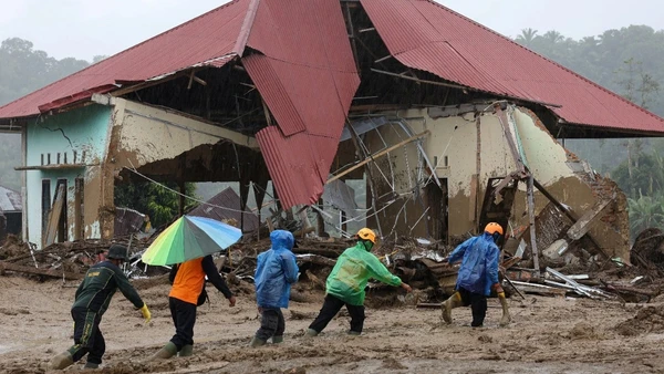 [Video] Số người thiệt mạng do thảm họa lũ lụt tại Indonesia vượt quá 700