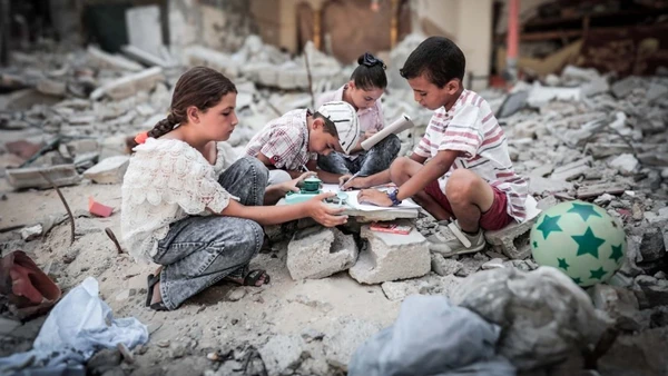 [Video] Trẻ em Dải Gaza gánh trách nhiệm mưu sinh hậu xung đột 