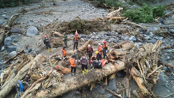 [Video] Thảm họa lũ lụt tại Indonesia: Hơn 600 người thiệt mạng 