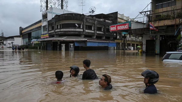 [Video] Hơn 1.000 người thiệt mạng và mất tích do mưa lũ liên tiếp khắp châu Á