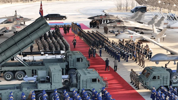 [Video] Triều Tiên lần đầu phô diễn tên lửa không đối đất tầm xa