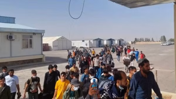 [Video] Gần 400 tù nhân Afghanistan được Pakistan cho hồi hương 