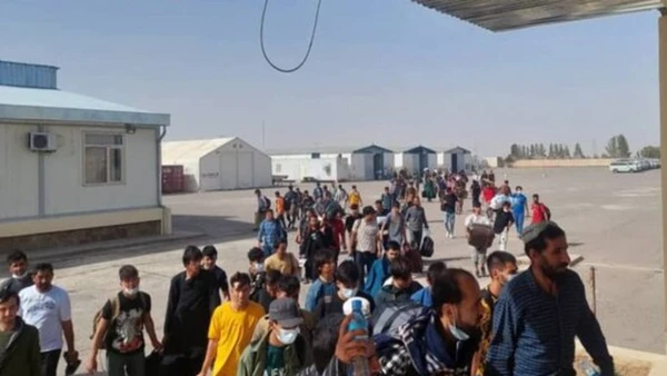 [Video] Gần 400 tù nhân Afghanistan được Pakistan cho hồi hương 