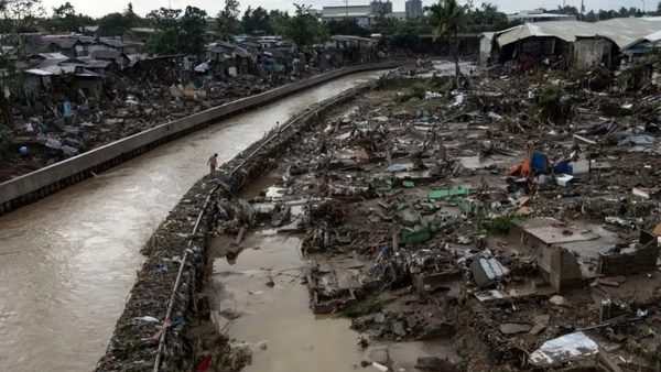 [Video] Thiệt hại về người do siêu bão Kalmaegi tăng mạnh tại Philippines 