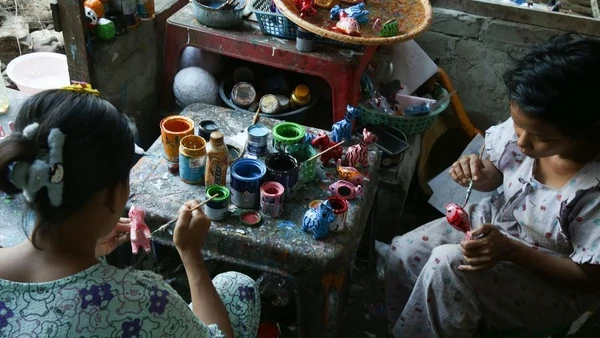 [Video] Myanmar nỗ lực gìn giữ nghề truyền thống tượng giấy thủ công