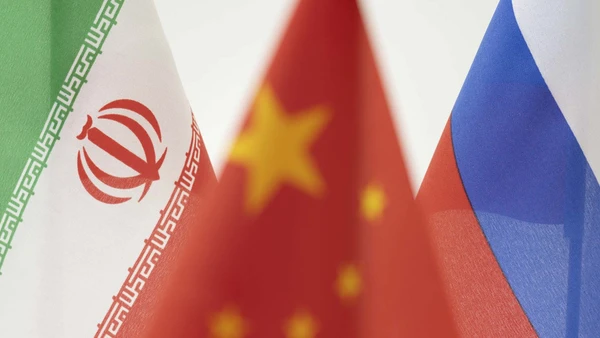 [Video] Tehran xác nhận đang “phối hợp quân sự” với Moskva, Bắc Kinh